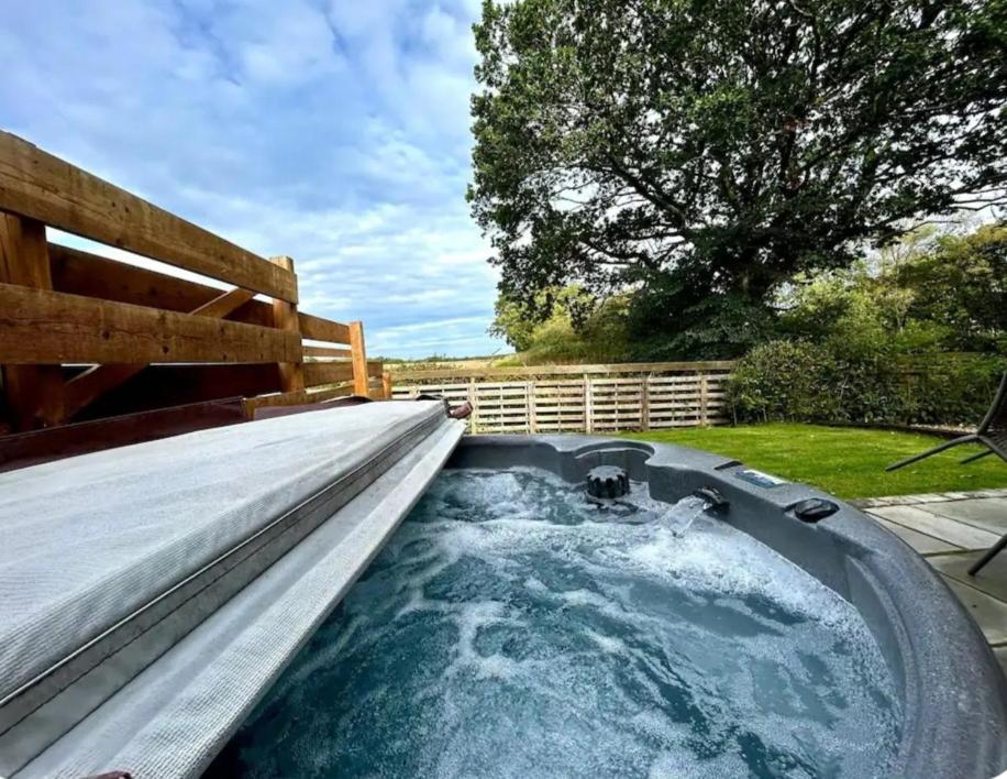 2 - Badger Sett, Modern With Hot Tub In Norfolk Holiday home *