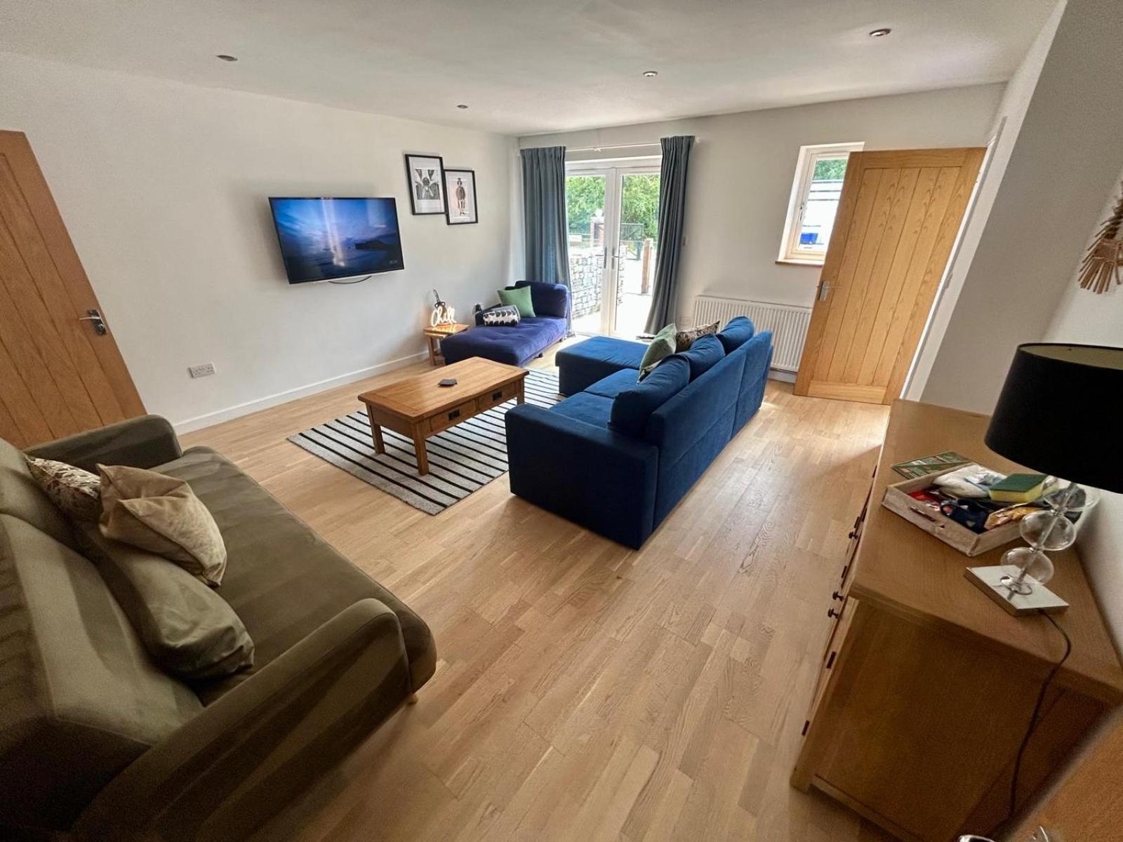 Holiday home 2 - Badger Sett, Modern With Hot Tub In Norfolk Norwich